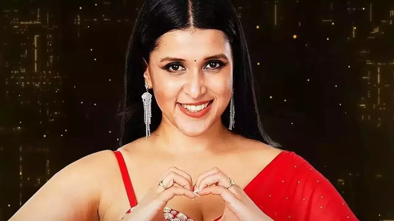 Mannara chopra wiki